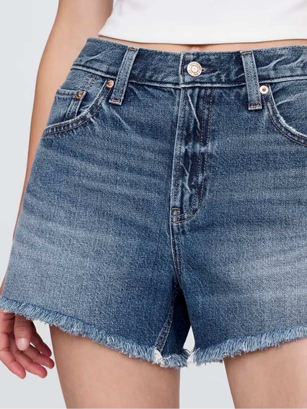 NWT Gap Mid-Rise Relaxed Cutoff Denim Shorts - size 4